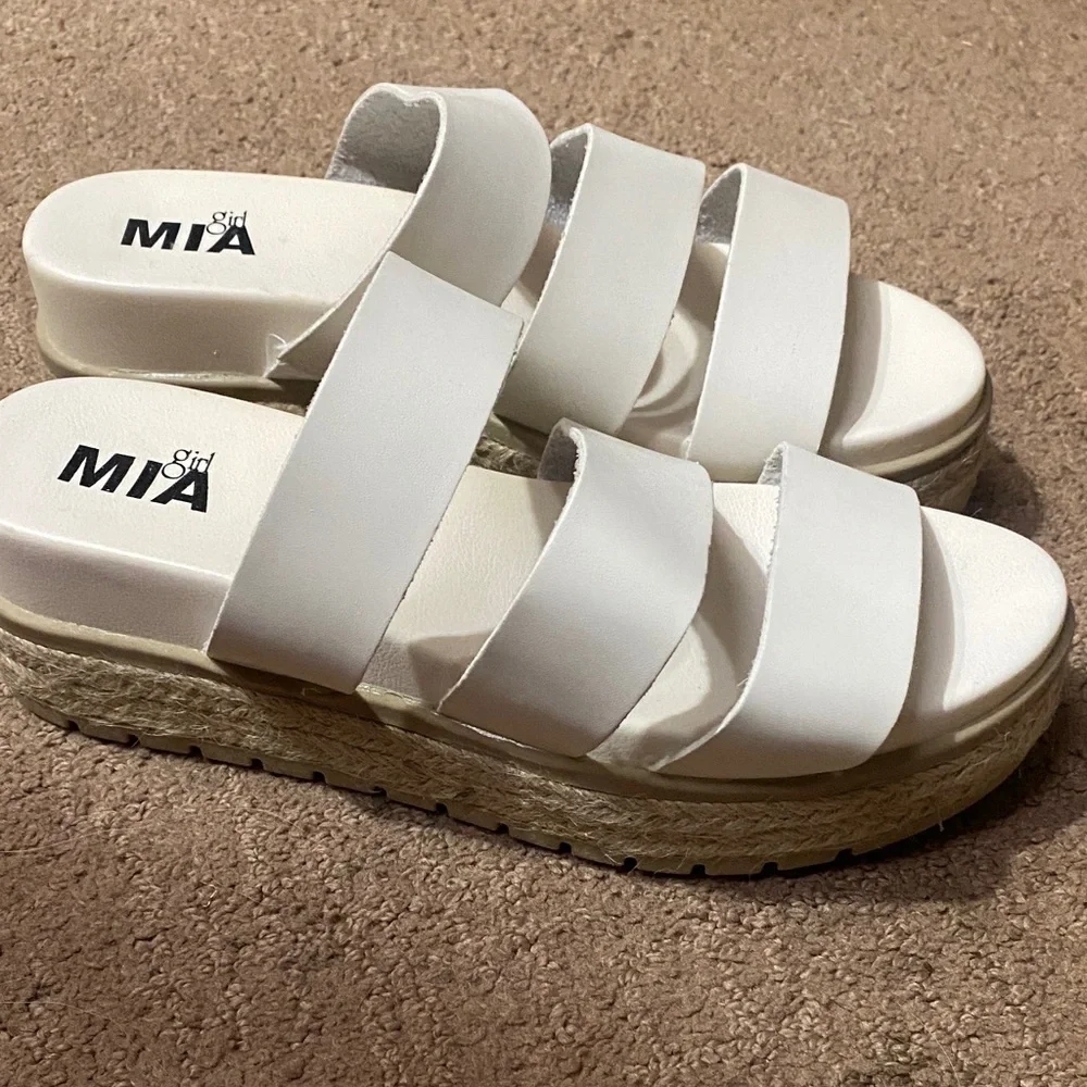 MIA Women's White Espadrille Platform Size 8 Sandals Summer Wedding Guest